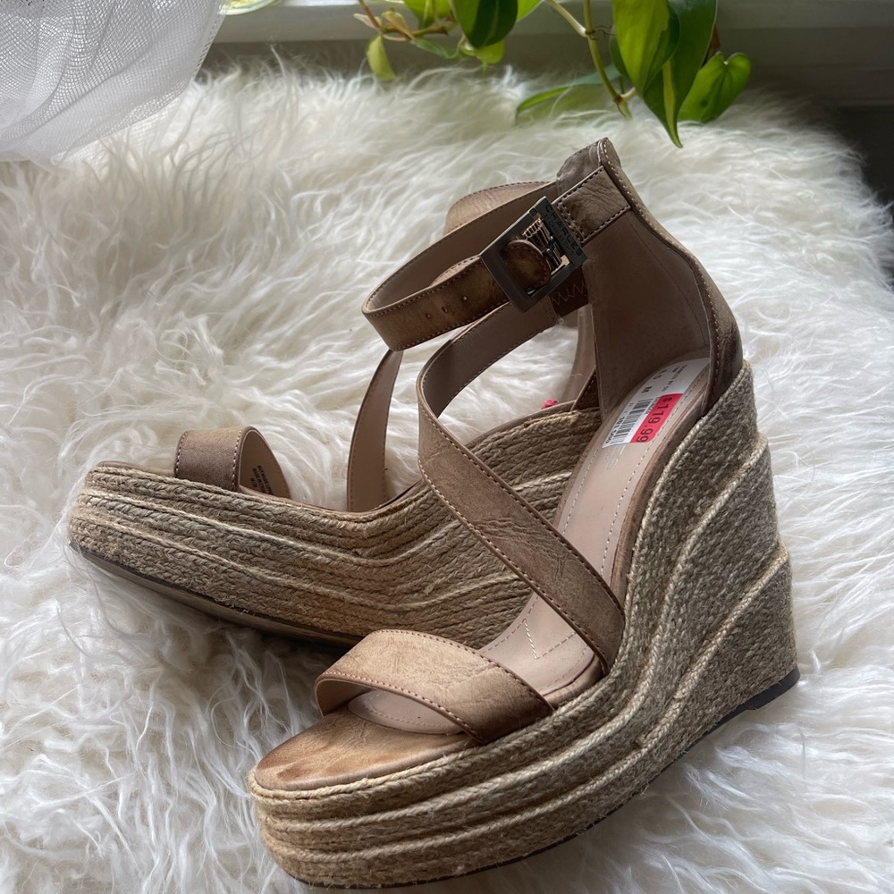 Charles by Charles David Leather Wedge Sandal - Picture 4 of 7